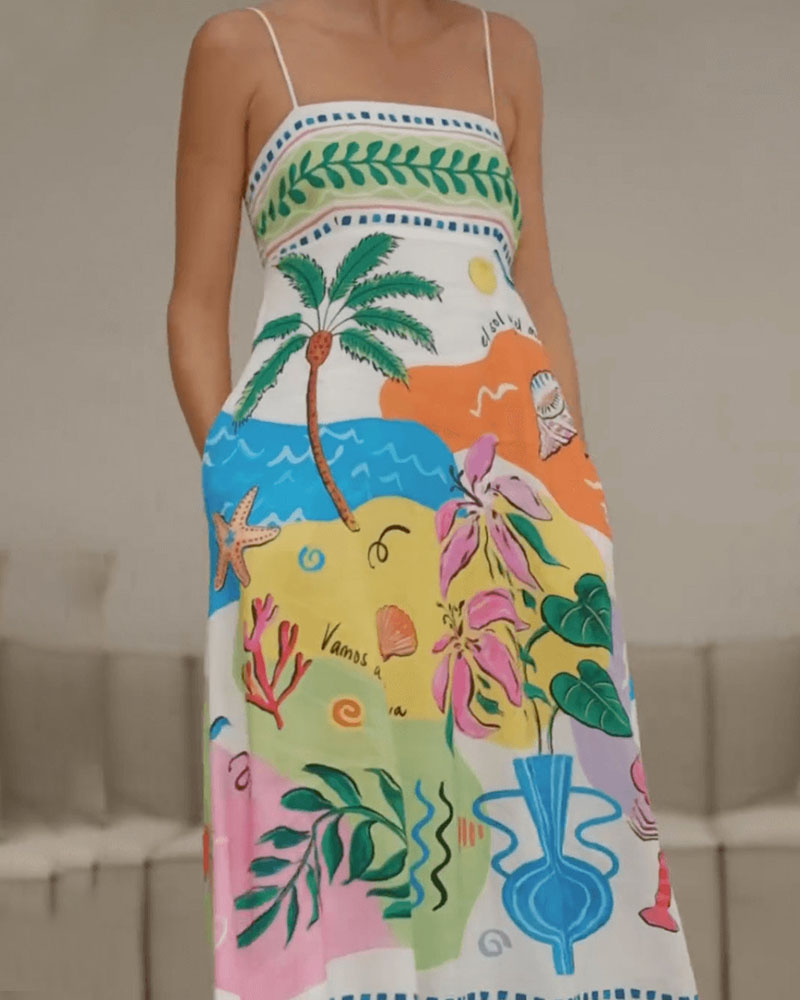 Robe estivale élégante Danoir Paris Evelyne, tissu léger et fluide, en couleurs pastel, portée sur mannequin.