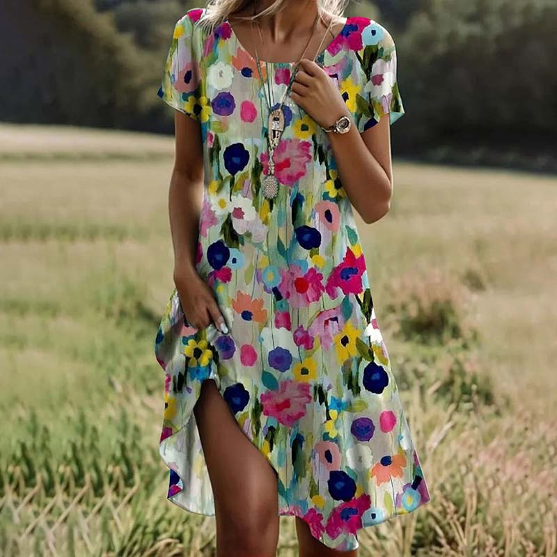 Robe fleurie estivale Leah de Danoir Paris avec motifs floraux légers, manches courtes et coupe fluide pour l'été.