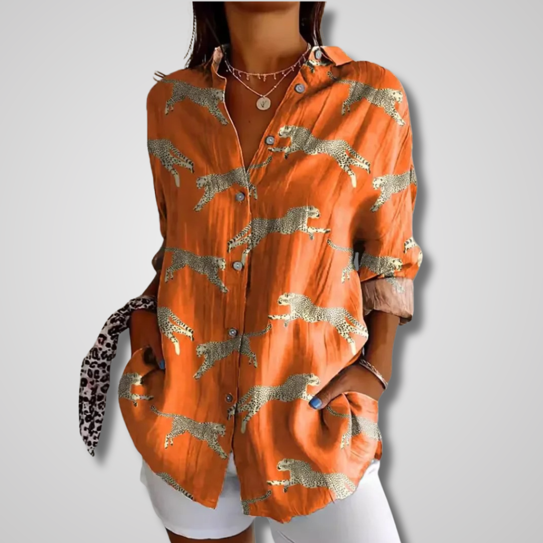 Blouse vintage élégante Danoir Paris orange avec détails raffinés, portée sur mannequin, style chic et féminin.