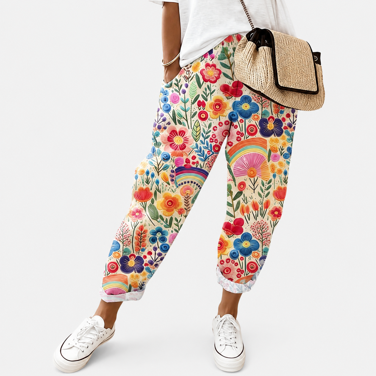 Pantalon Comfort Rainbow Garden de Danoir Paris, tissu doux et coloré, porté sur mannequin montrant la coupe et le design.