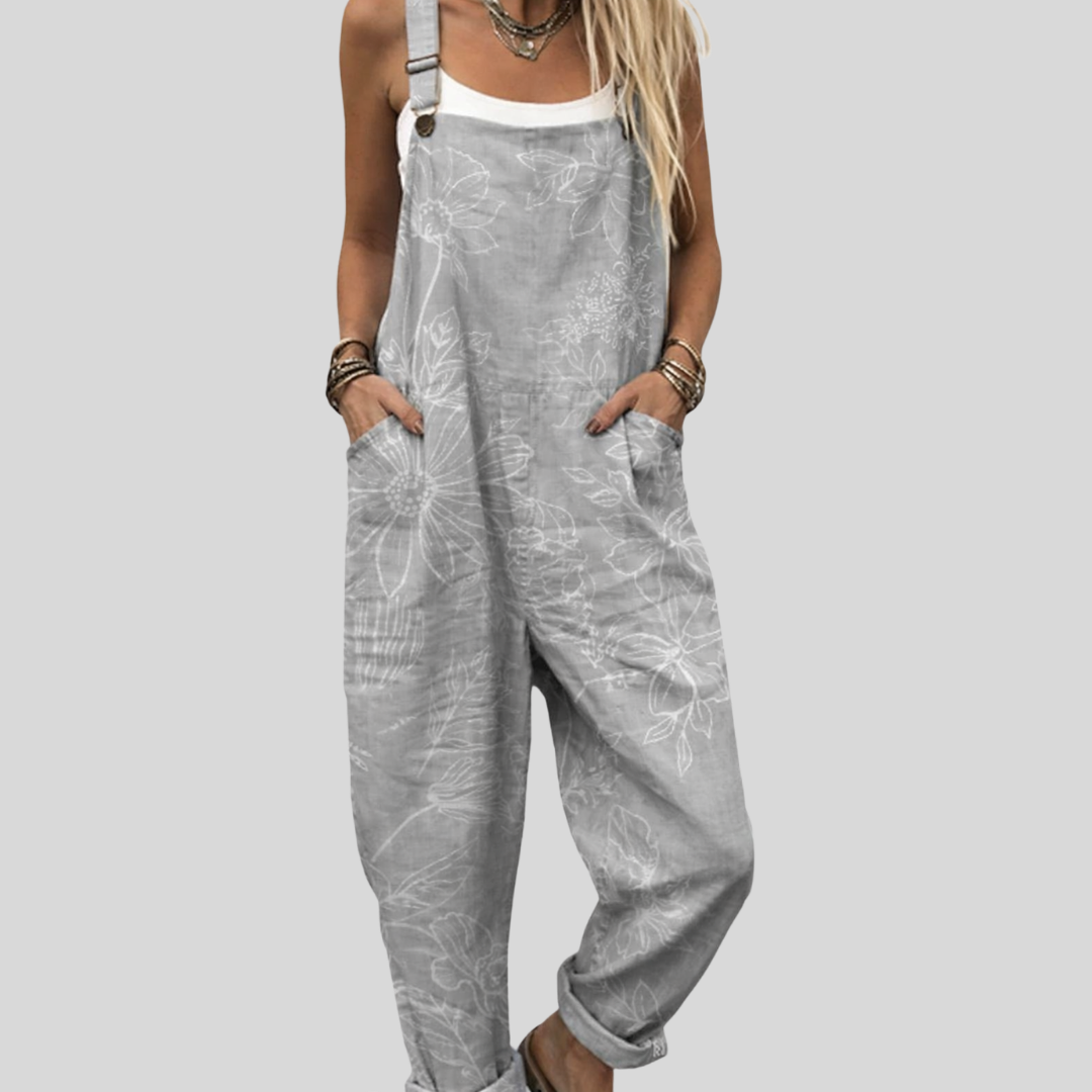 Salopette légère Danoir Paris en tissu doux, portée par une mannequin, mettant en valeur le style confortable et chic.
