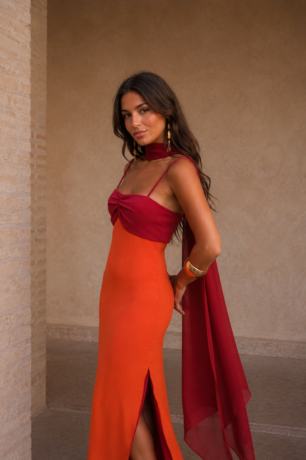 Robe Zahara Danoir Paris, édition limitée, en tissu fluide avec détails élégants, portée sur un mannequin.