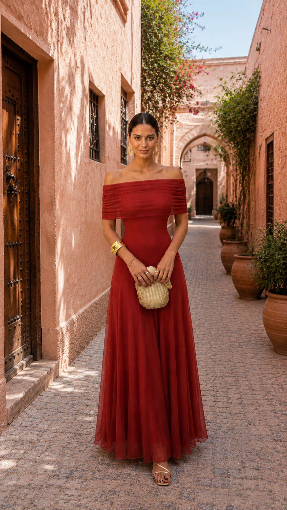 Robe Toledo en terracotta de Danoir Paris, vêtement élégant avec coupe fluide et tissu léger visible sur l’image.