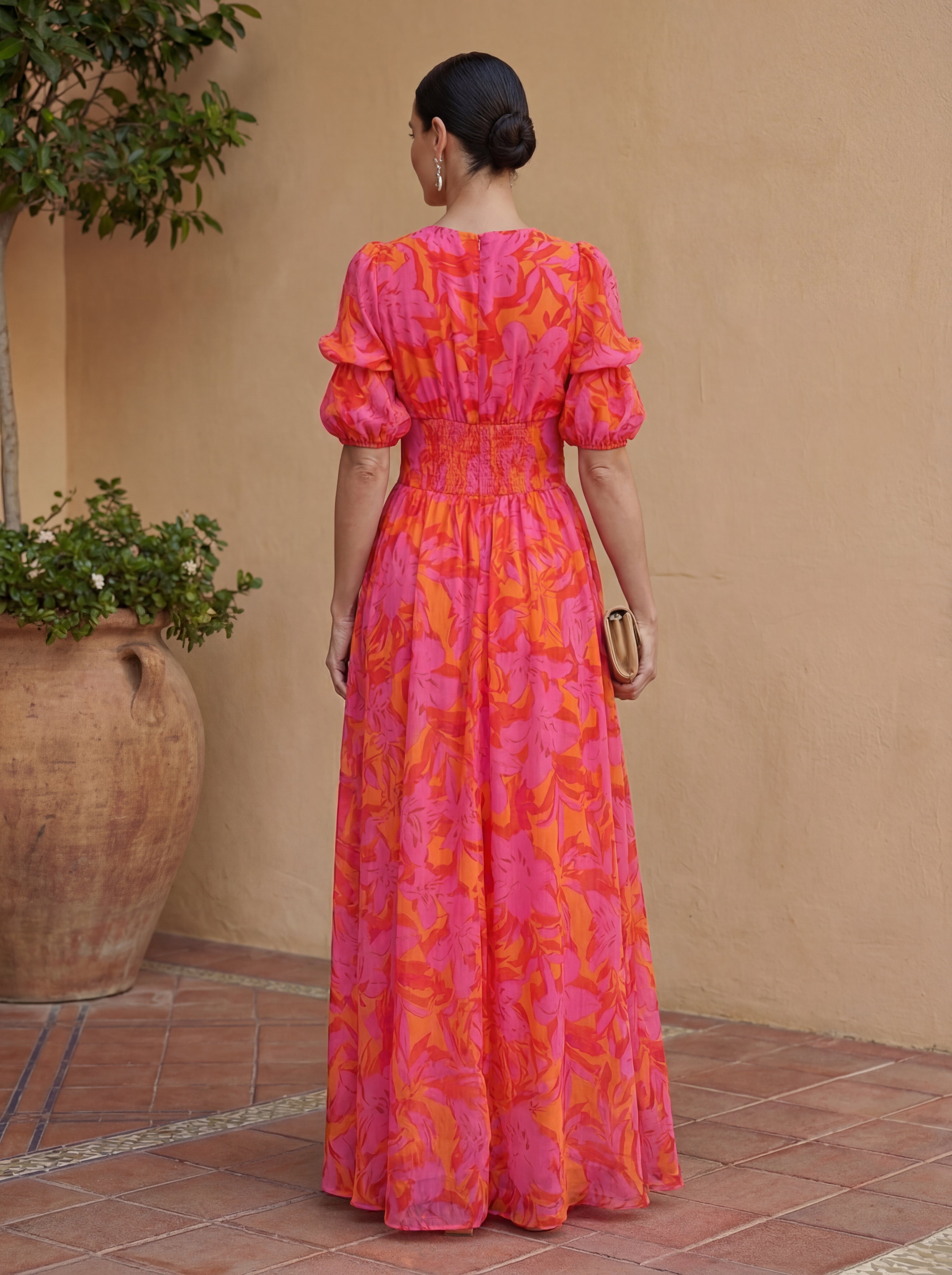 Robe Olvera de Danoir Paris, élégante, en tissu fluide, avec détails sophistiqués, portée sur mannequin.