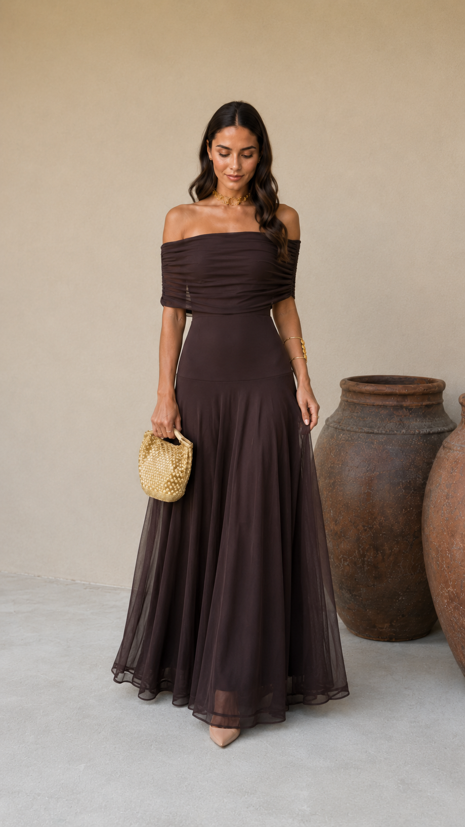 Robe Toledo marron Danoir Paris en tissu léger, vue de face, mettant en valeur la coupe élégante et le style sophistiqué.