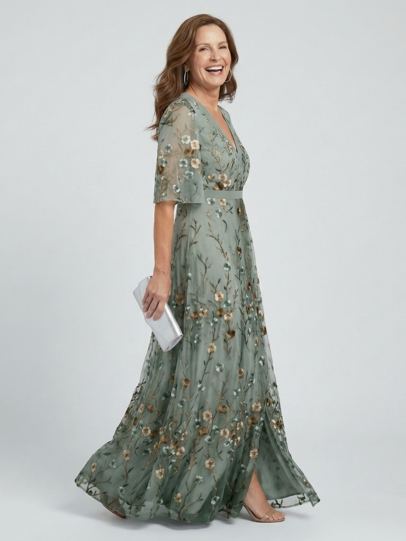 Robe longue maxi Selora Halter Bloom Flow en vert sauge de Danoir Paris, avec bretelles et motif floral élégant.