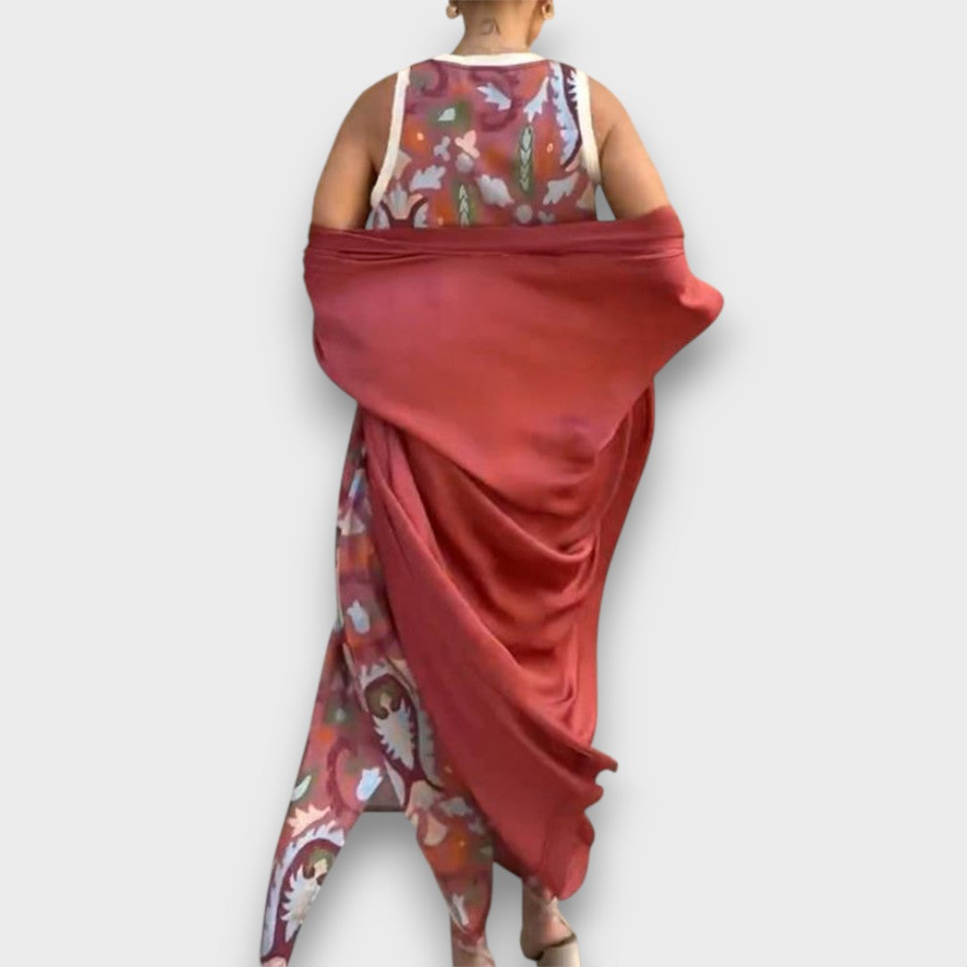 Ensemble robe maxi rouge avec cardigan signé Danoir Paris, vêtement élégant pour femme.