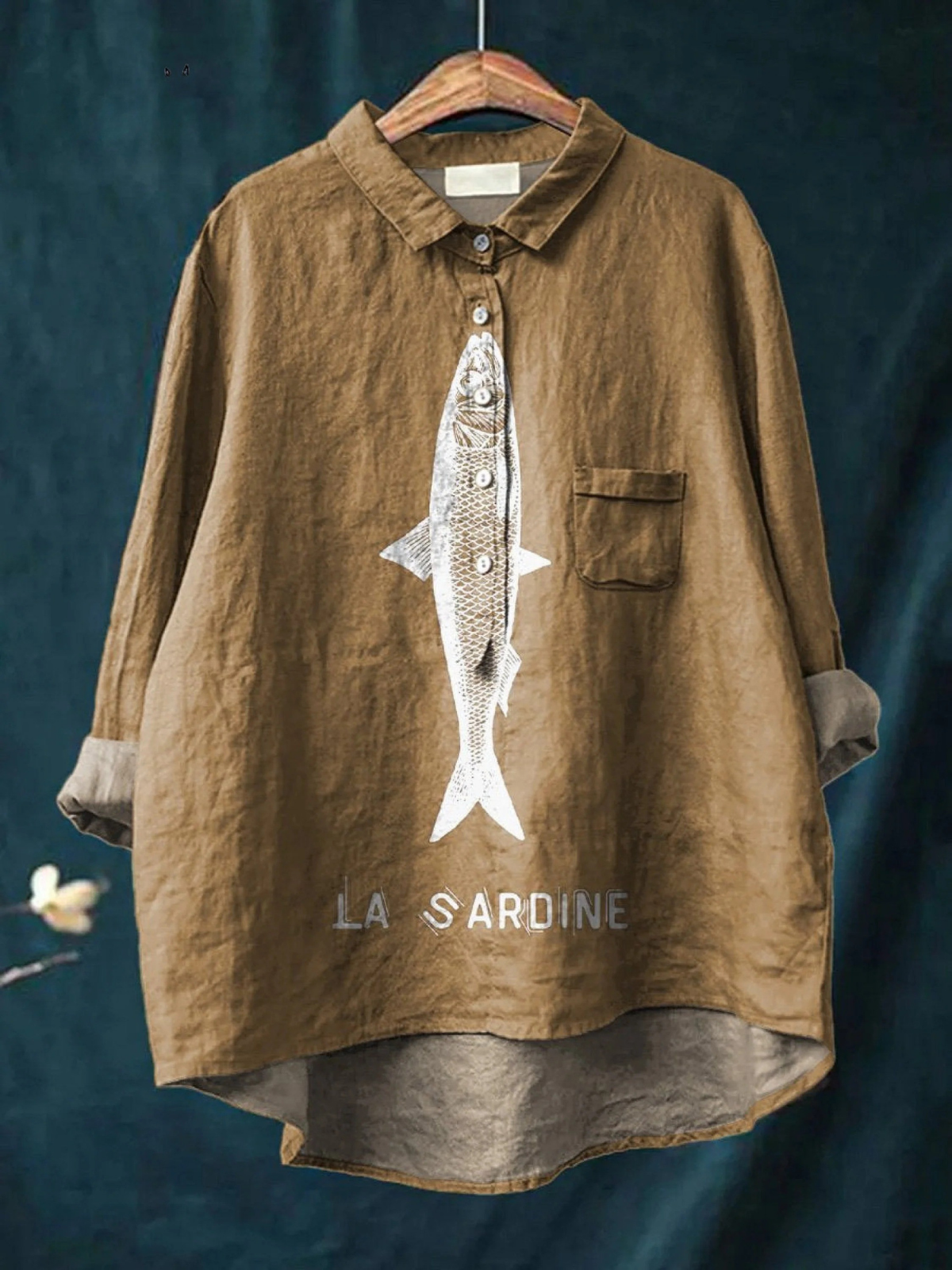 Chemise bleue Danoir Paris Faye avec motif poisson sardine, design élégant pour femme.