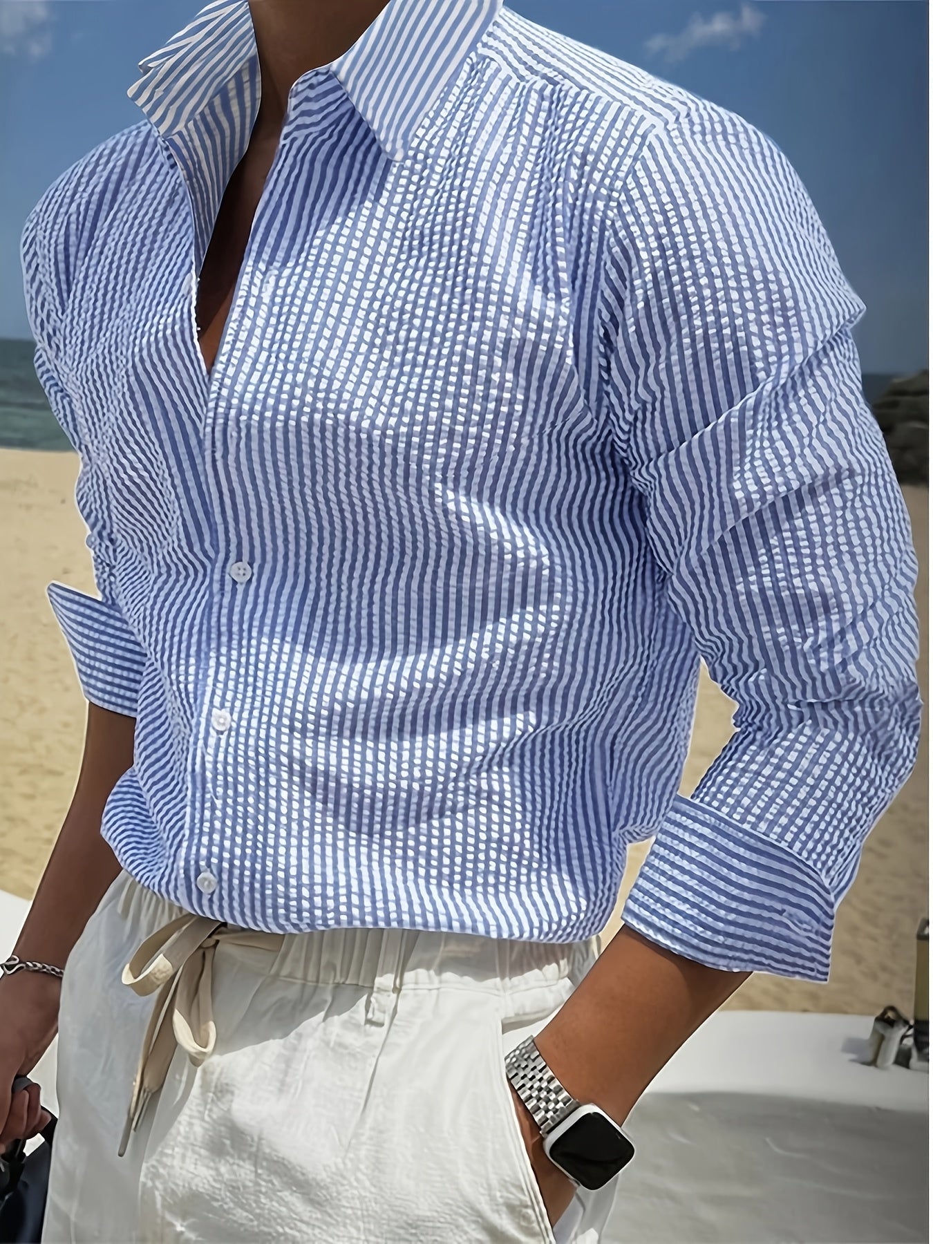 Chemise à manches longues pour homme Wes de Danoir Paris, rayures bleues et blanches, tissu léger et élégant.