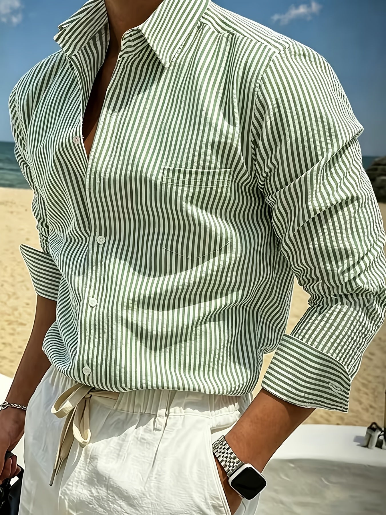 Chemise homme à rayures bleues et blanches Danoir Paris, manches longues, style décontracté et élégant, vue de face.
