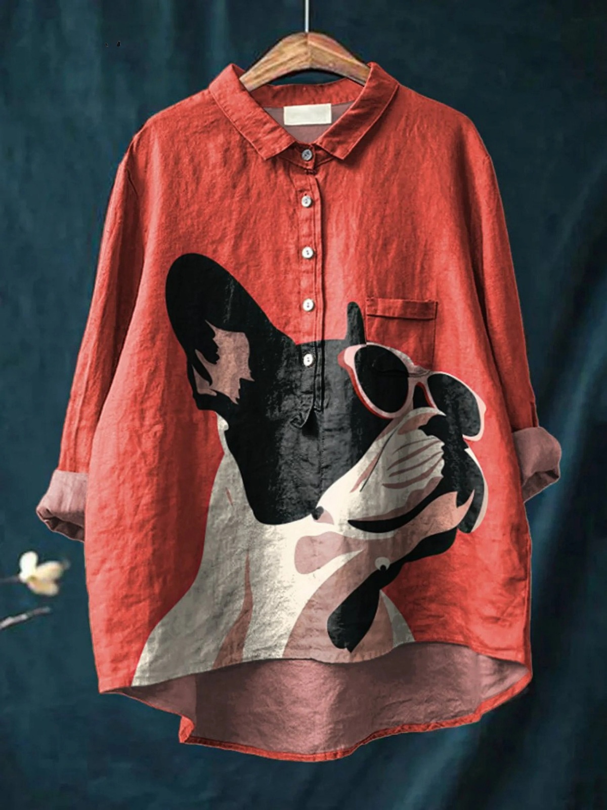 Chemise Samantha Danoir Paris avec motifs Bouledogue Français et lunettes, tissu coloré et style décontracté.