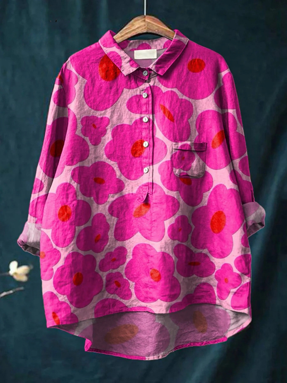 Chemise Danoir Paris Amayah avec motif floral rose vif, tissu léger et coupe élégante, idéale pour un style féminin et raffiné.