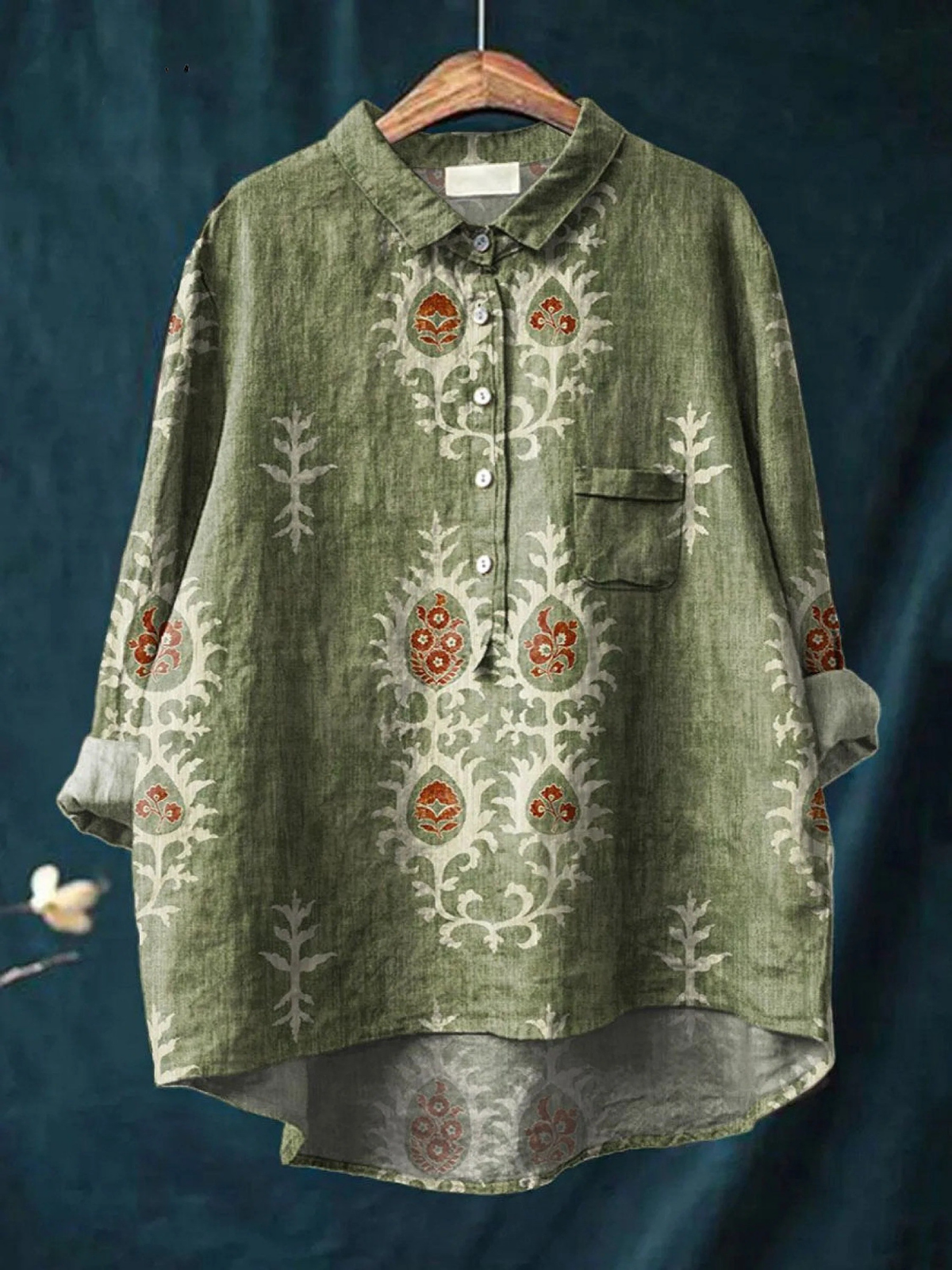 Chemise verte Danoir Paris Nina avec motif floral ethnique vintage, coupe décontractée et style bohème.