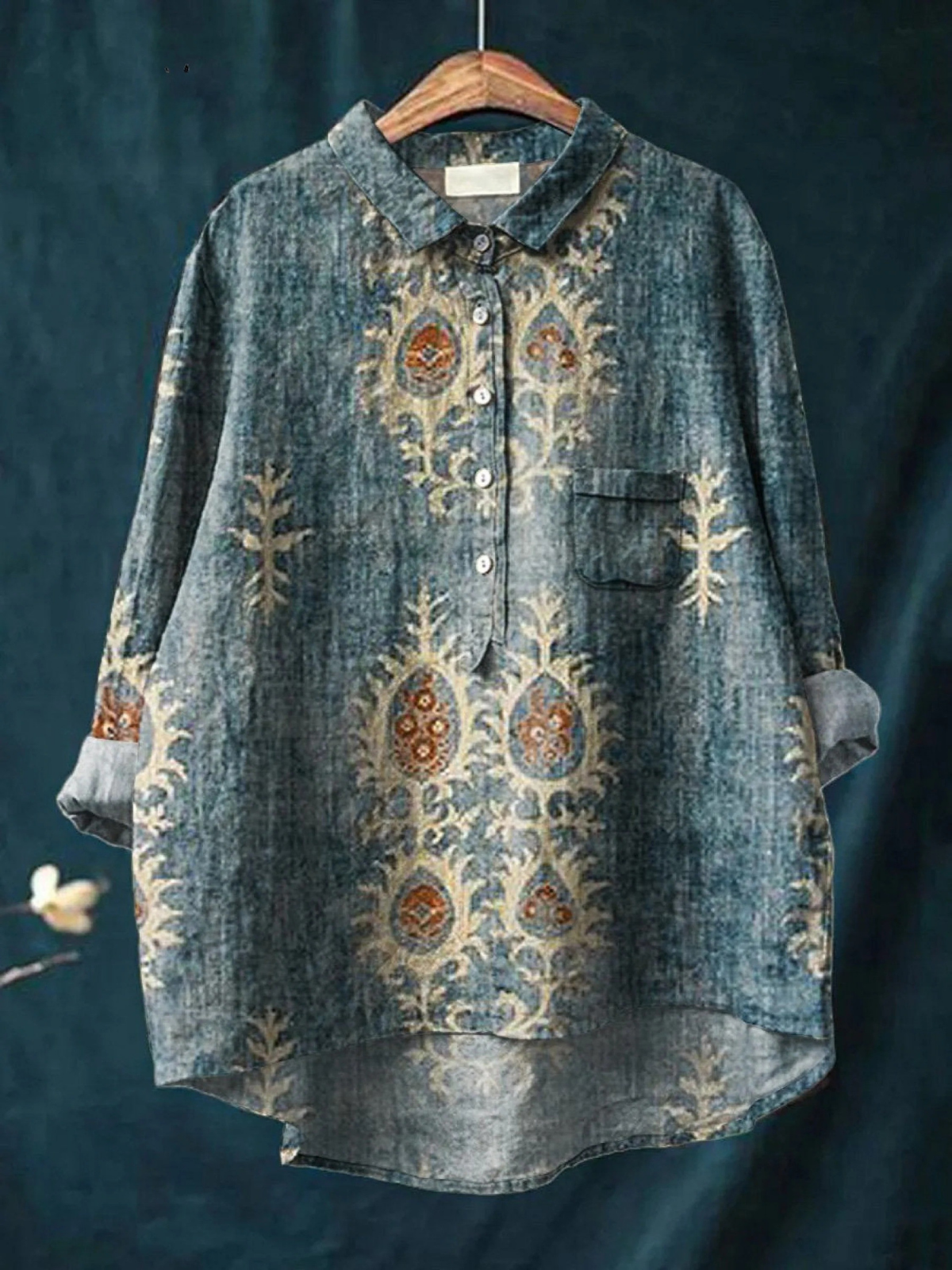 Chemise verte Danoir Paris Nina, style vintage avec motif floral ethnique, en tissu léger et confortable.