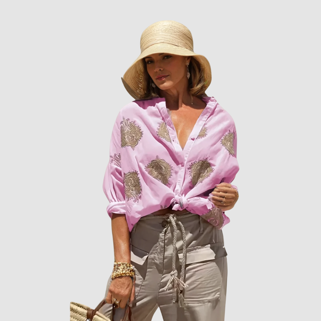 Blouse blanche élégante et respirante Gaby™ de Danoir Paris, vue de face sur un fond neutre.