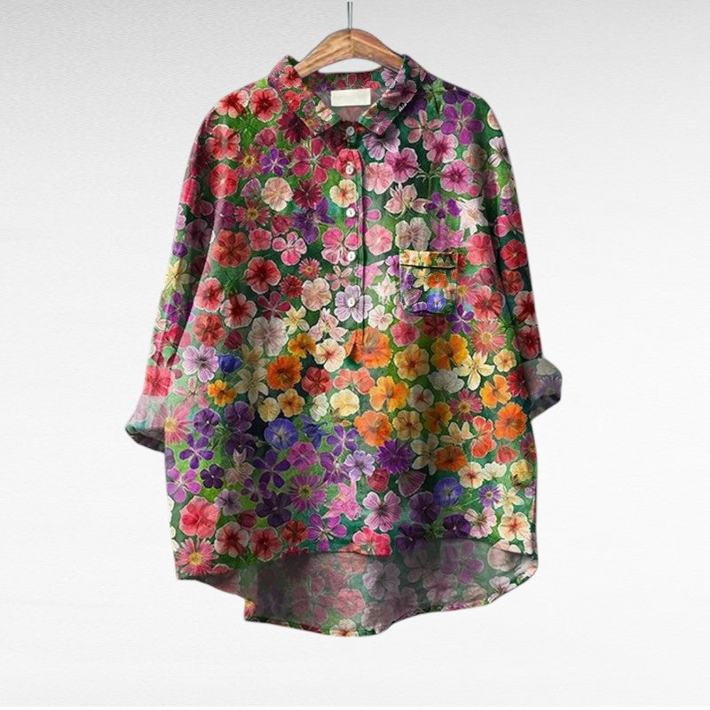 Blouse d'été en lin Thérèse de Danoir Paris, élégante, légère, avec imprimé floral, portée sur mannequin blanc.