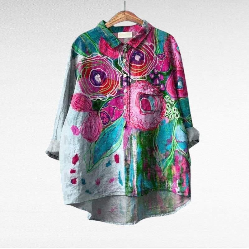 Blouse d'été en lin Thérèse de Danoir Paris, style élégant avec motif floral léger, portée sur un mannequin.