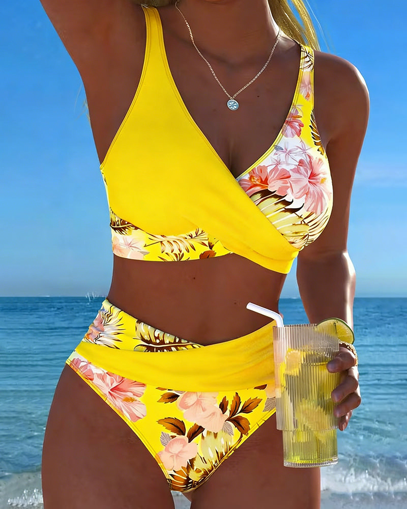 Maillot de bain Eduarda Danoir Paris avec motif floral contrastant et fente, en taille S, couleur rose.