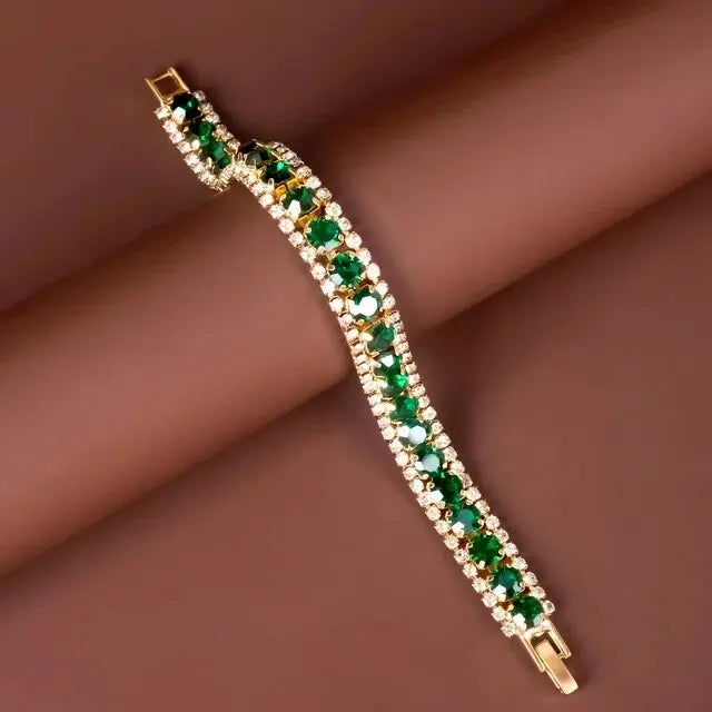 Bracelet en vert et or de la marque Danoir Paris avec détails élégants et finition brillante.