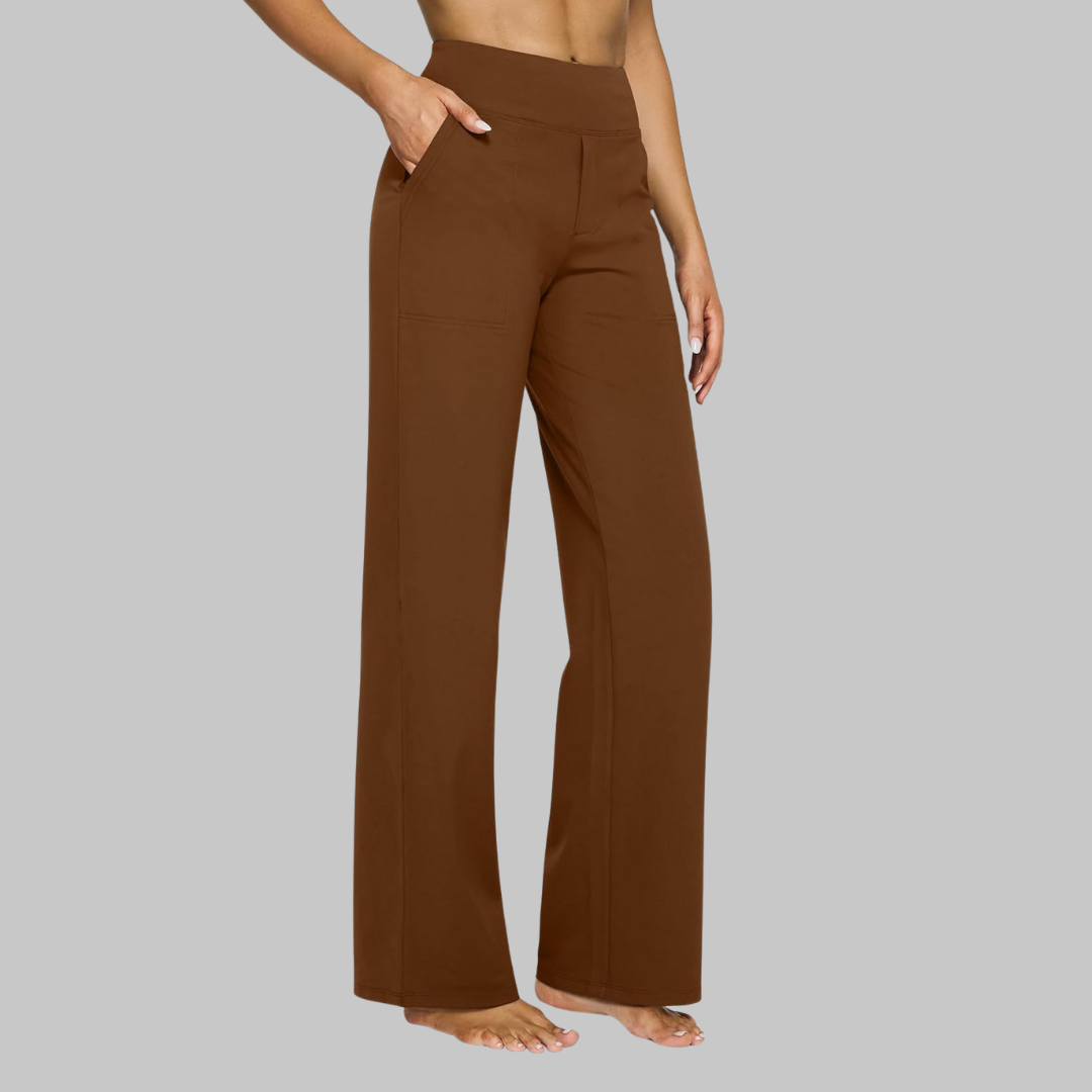Pantalon stretch confortable Danoir Paris en taupe, conçu pour s’adapter à chaque femme, image montrant le vêtement porté.