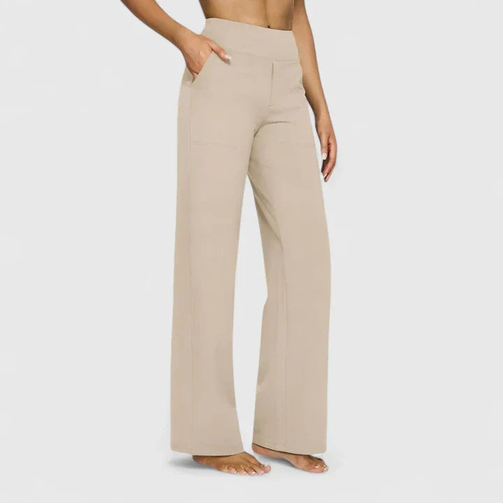 Pantalons confortables Jasmynne de Danoir Paris en taupe, tissu doux et coupe décontractée, parfaits pour un style décontracté.