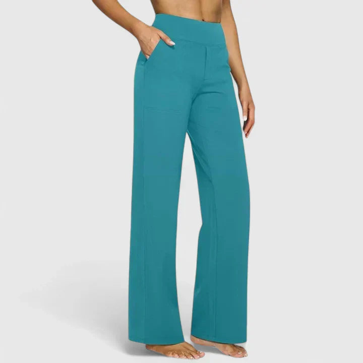 Pantalons confortables Jasmynne de Danoir Paris en tissu taupe, coupe décontractée et style élégant pour femme.