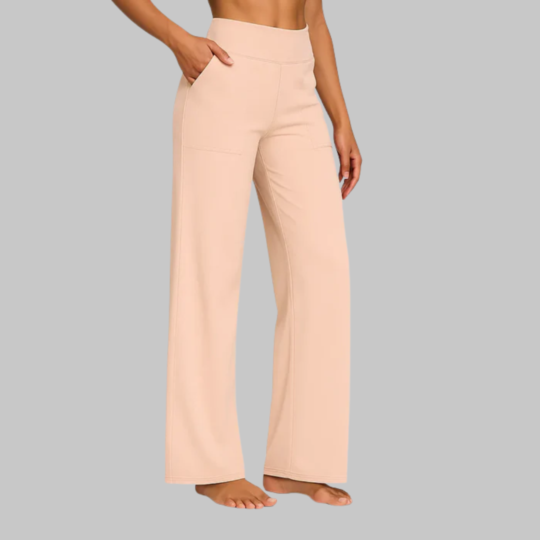 Pantalon élégant et confortable Selene de Danoir Paris en tissu taupe, vue de face avec détails de coupe.