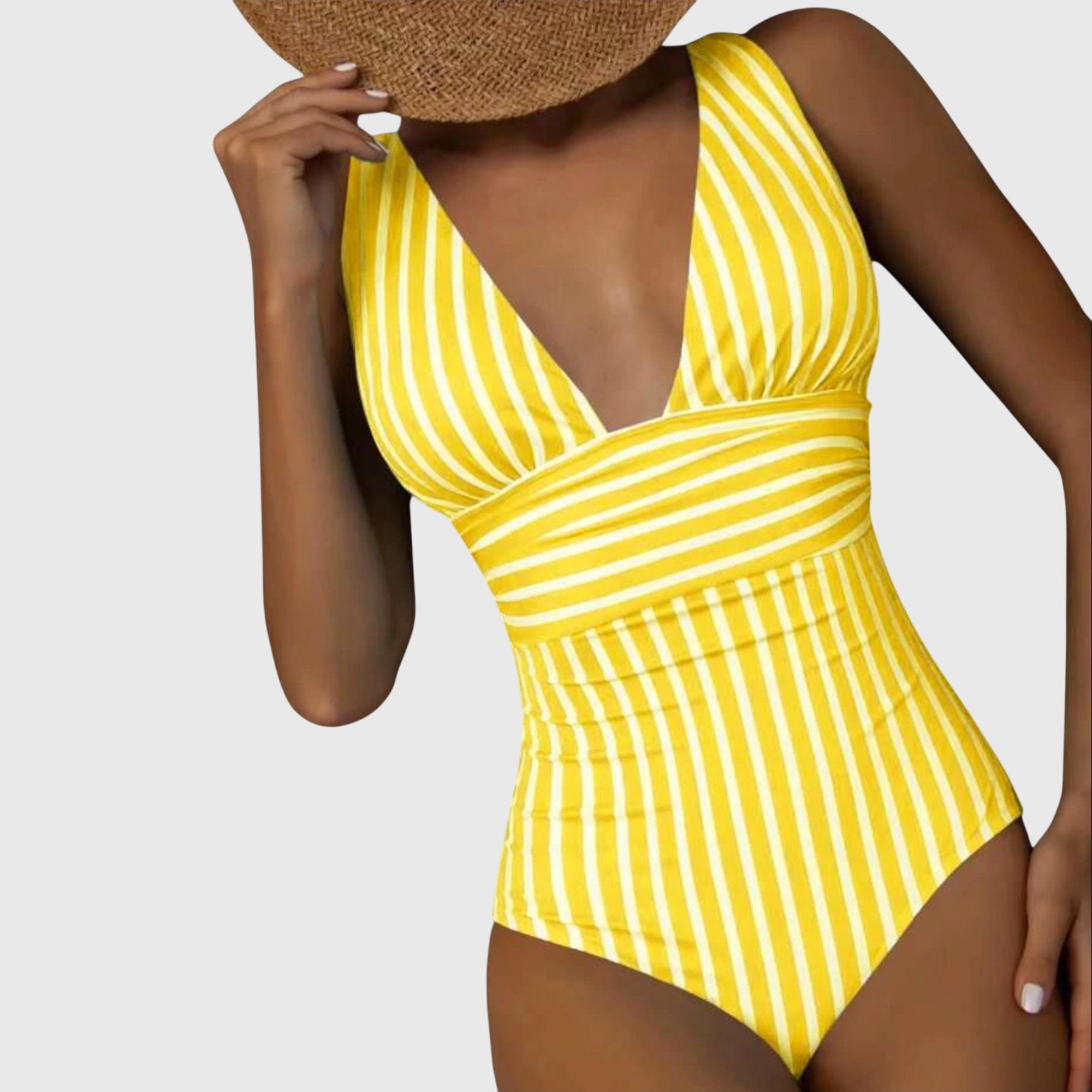 Maillot de bain turquoise Aurora de Danoir Paris porté par un mannequin, détail du tissu et coupe élégante.