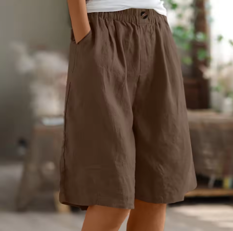 Shorts en coton vert armée Danoir Paris, modèle Frances, tissu confortable et léger pour un style décontracté.