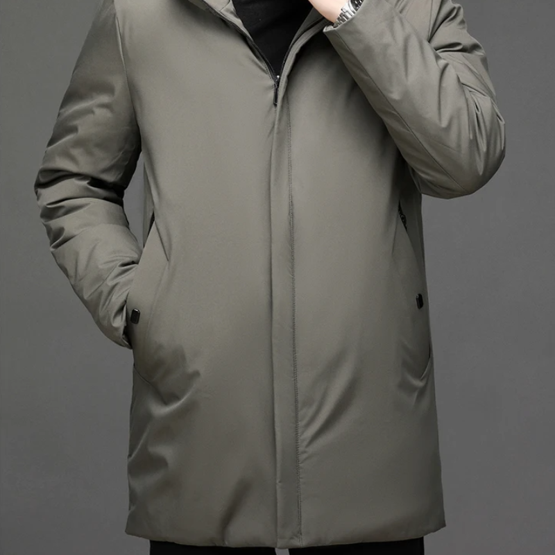 Veste d’hiver longue à capuche Danoir Paris en vert foncé, doublée chaude, idéale pour le froid.
