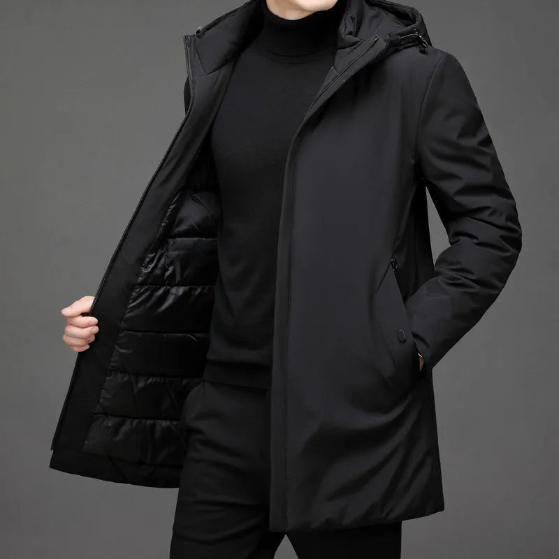 Veste d’hiver longue à capuche Danoir Paris en vert foncé, style chaud et confortable pour l’hiver.