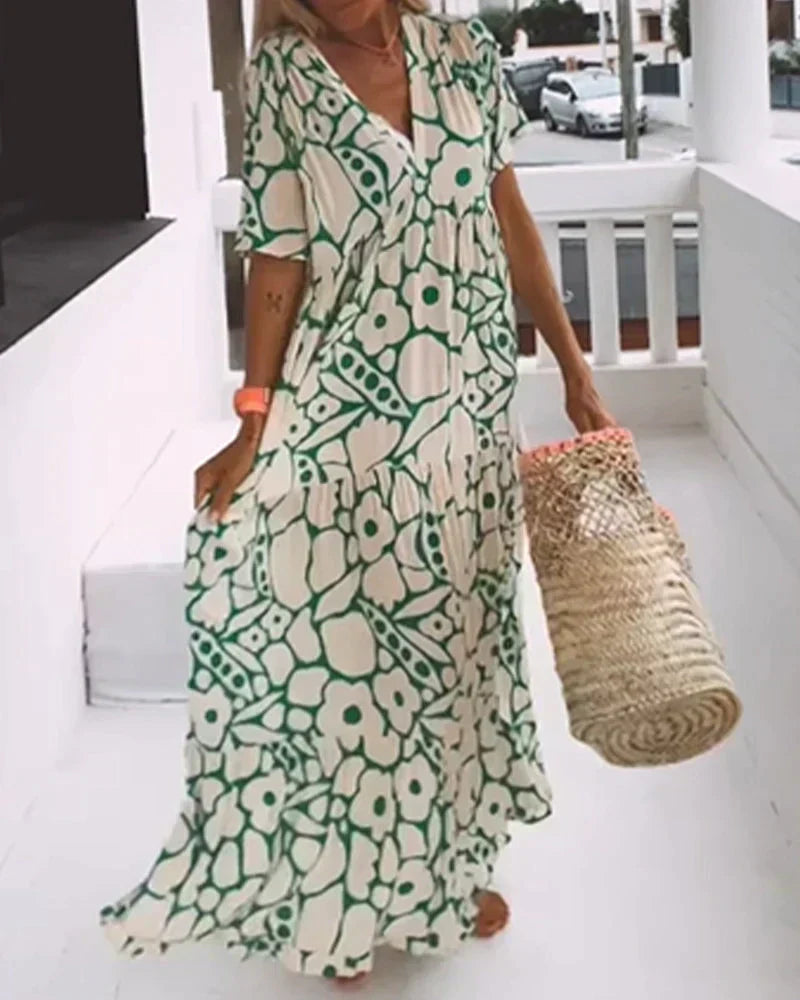Robe d'été légère Christine de Danoir Paris en tissu vert avec détails élégants, prête à porter pour la saison estivale.