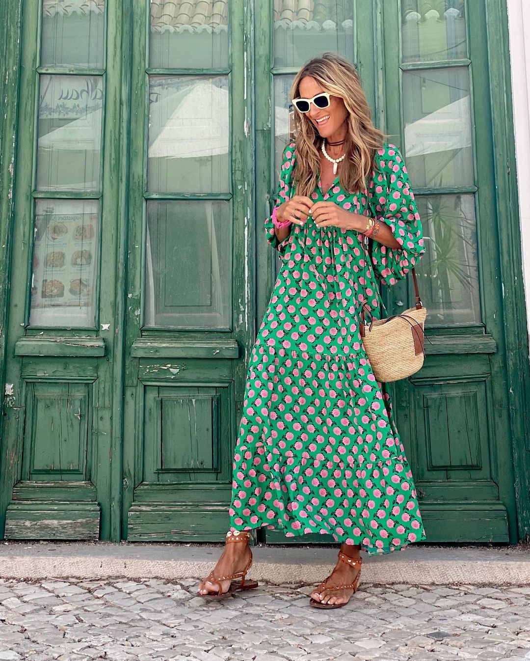 Robe bohème chic Sylvie de Danoir Paris en tissu vert et rose, vêtement élégant à la mode bohème.