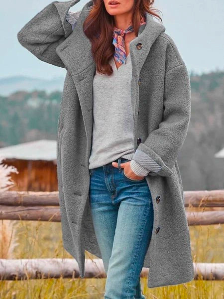 Manteau doux mi-saison Alessia de Danoir Paris en vert, veste légère et confortable pour la saison.