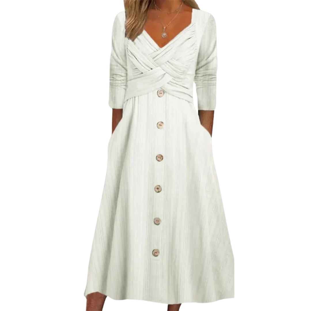 Robe élégante Danoir Paris Ella avec couverture du ventre, en tissu vert, portée avec manches longues et coupe fluide.