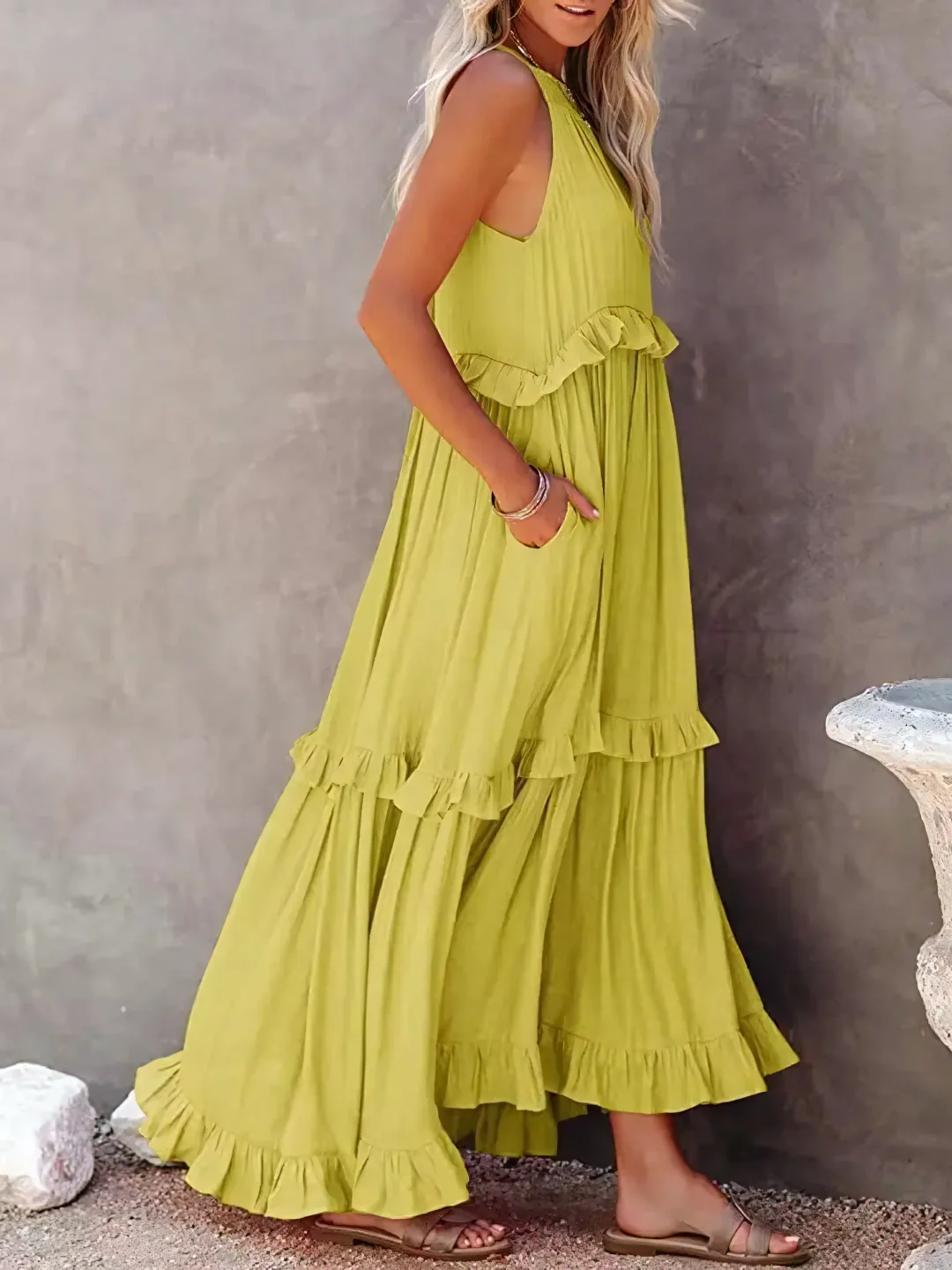 Robe estivale verte Danoir Paris Elsie avec coupe élégante et détails légers, parfaite pour l'été.