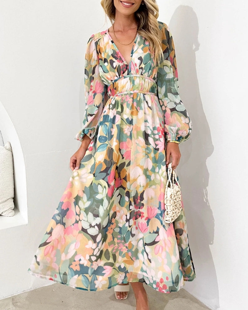 Robe bohème élégante Elvira de Danoir Paris en tissu vert, avec détails fluides et style chic pour une allure sophistiquée.