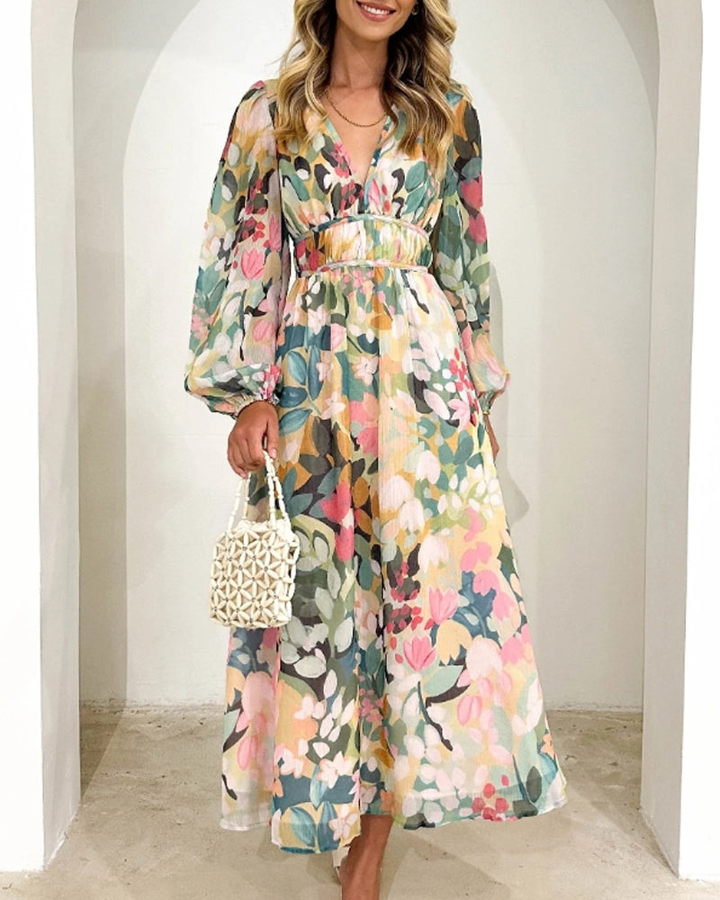 Robe bohème élégante Elvira de Danoir Paris, tissu vert fluide, coupe flatteuse, détails sophistiqués pour un style chic.
