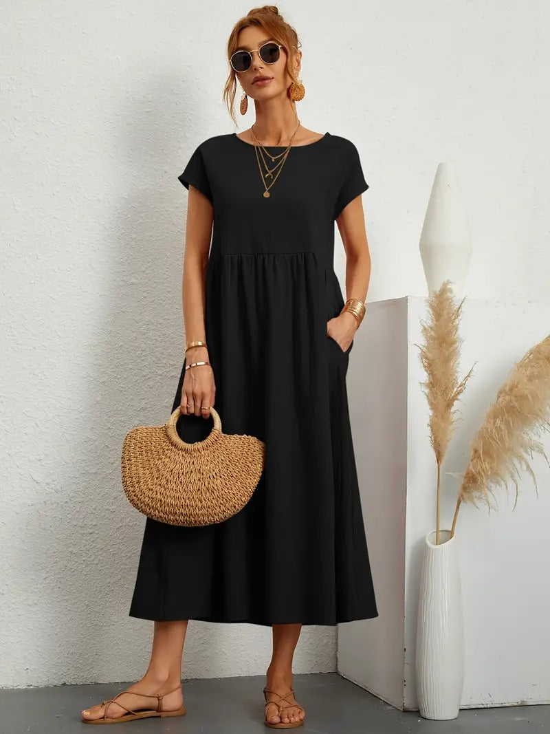 Robe douce et élégante Jeane de Danoir Paris, en tissu vert léger, portée avec un style chic et confortable.