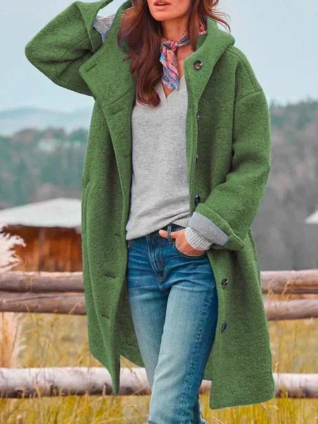 Veste coupe-vent élégante Millie de Danoir Paris en tissu vert, coupe ajustée et style chic.