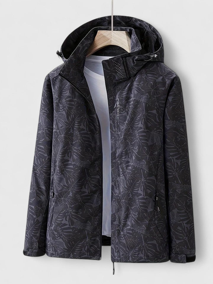 Veste élégante verte Danoir Paris Thanyelle, coupe ajustée avec détails raffinés, portée sur un mannequin.