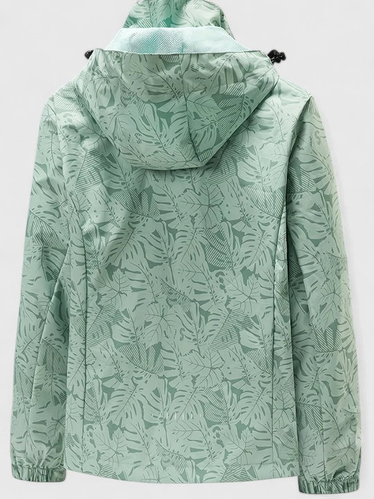 Veste élégante verte Danoir Paris Thanyelle en tissu sophistiqué, vue de face sur fond neutre.