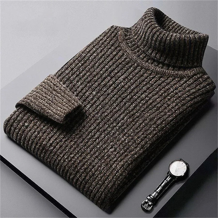 Pull col roulé pour homme Danoir Paris, en laine verte, vue de face, taille XS, détail du col montant.