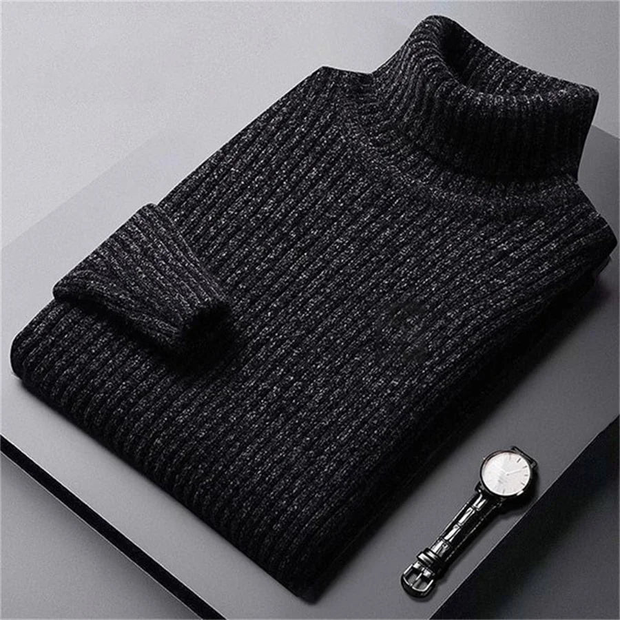 Pull col roulé pour homme Danoir Paris, vert, coupe ajustée, en laine chaude, porté sur mannequin.