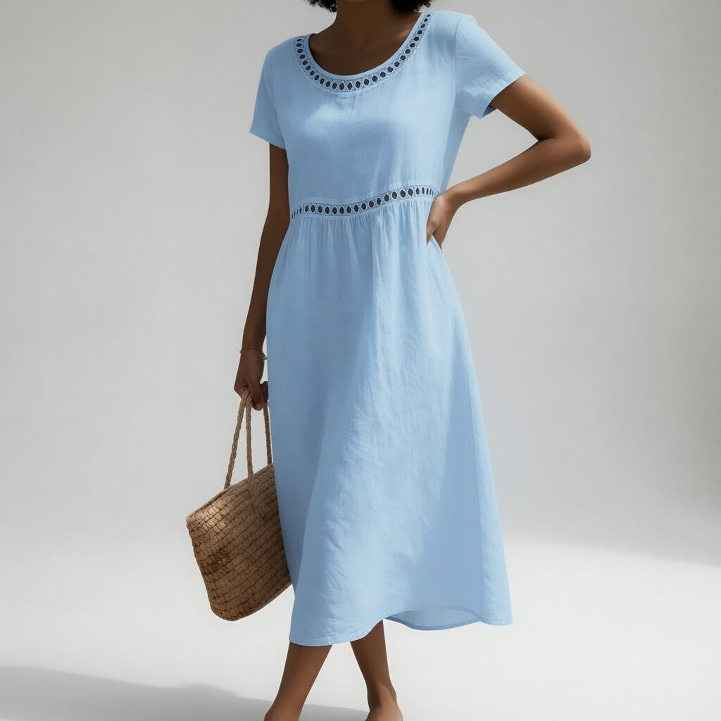 Robe mi-longue noire pour femme Pernelle™ en coton brodé, élégante et féminine, par Danoir Paris.