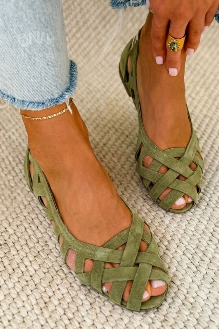 Sandales tressées Caterina Danoir Paris pour l'été, violettes, avec design élégant et confortable.