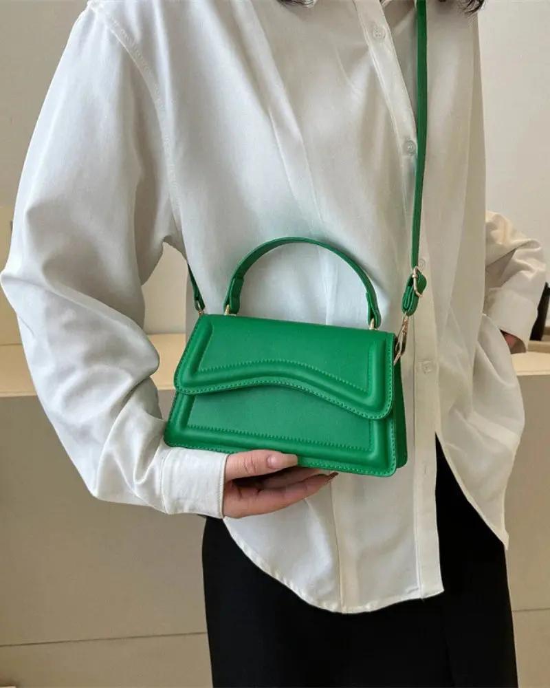 Sac à main Ibiza de Danoir Paris, en blanc, avec détails élégants, conçu pour un style chic et sophistiqué.