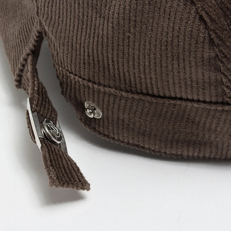 Manteau pour chien Bloom™ en velours côtelé rouge pour hommes, par Danoir Paris, avec détails de la coupe et de la texture du tissu.