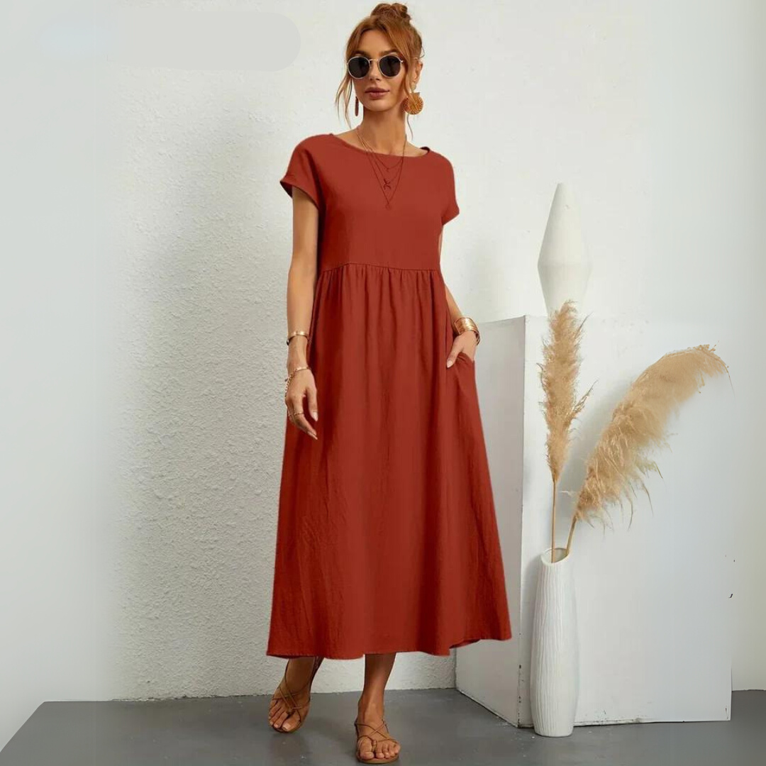 Robe midi décontractée en coton blanche pour femmes, marque Danoir Paris, avec coupe simple et élégante.