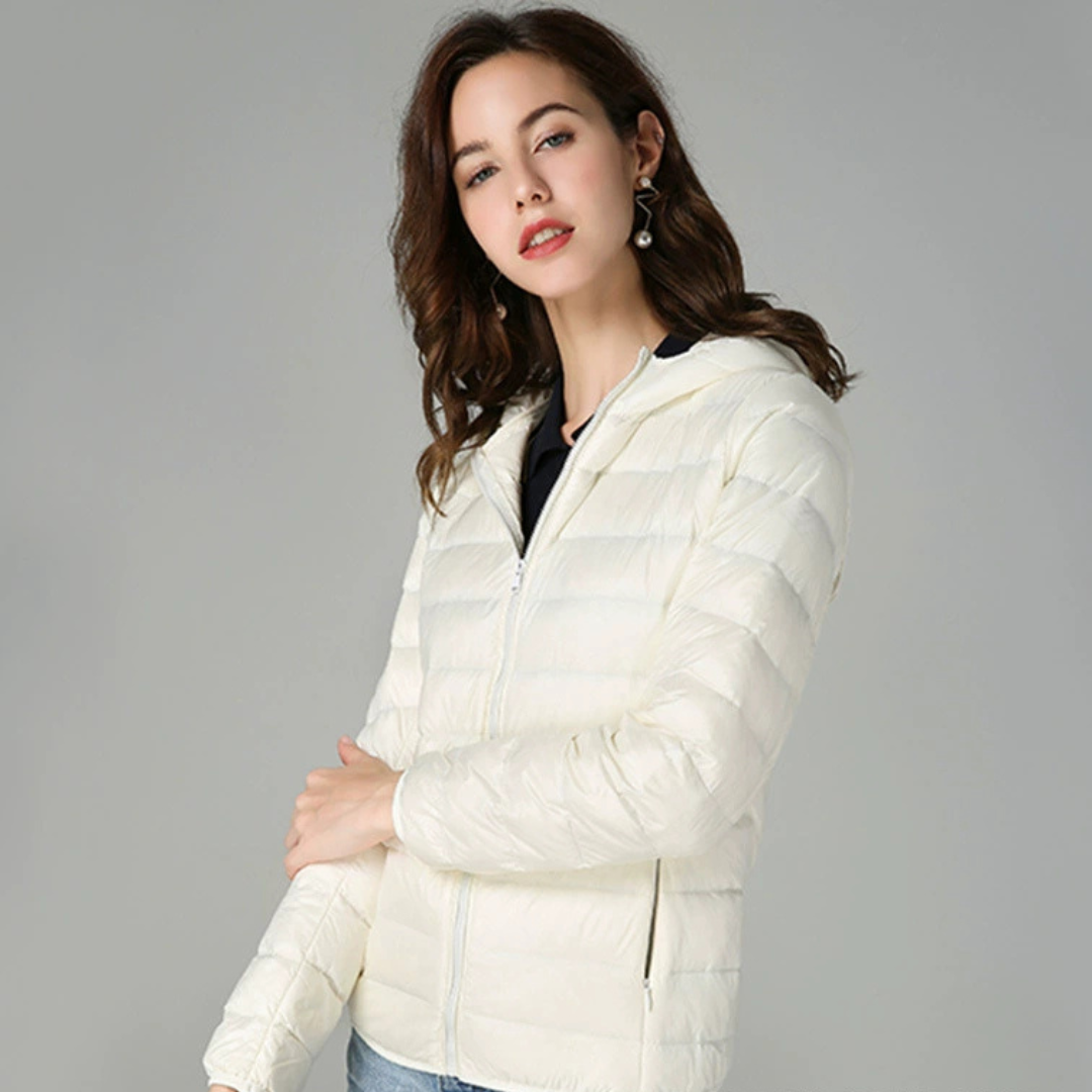Doudoune pour femmes Danoir Paris Peka, veste verte menthe avec capuche et fermeture éclair, style chic et chaud.